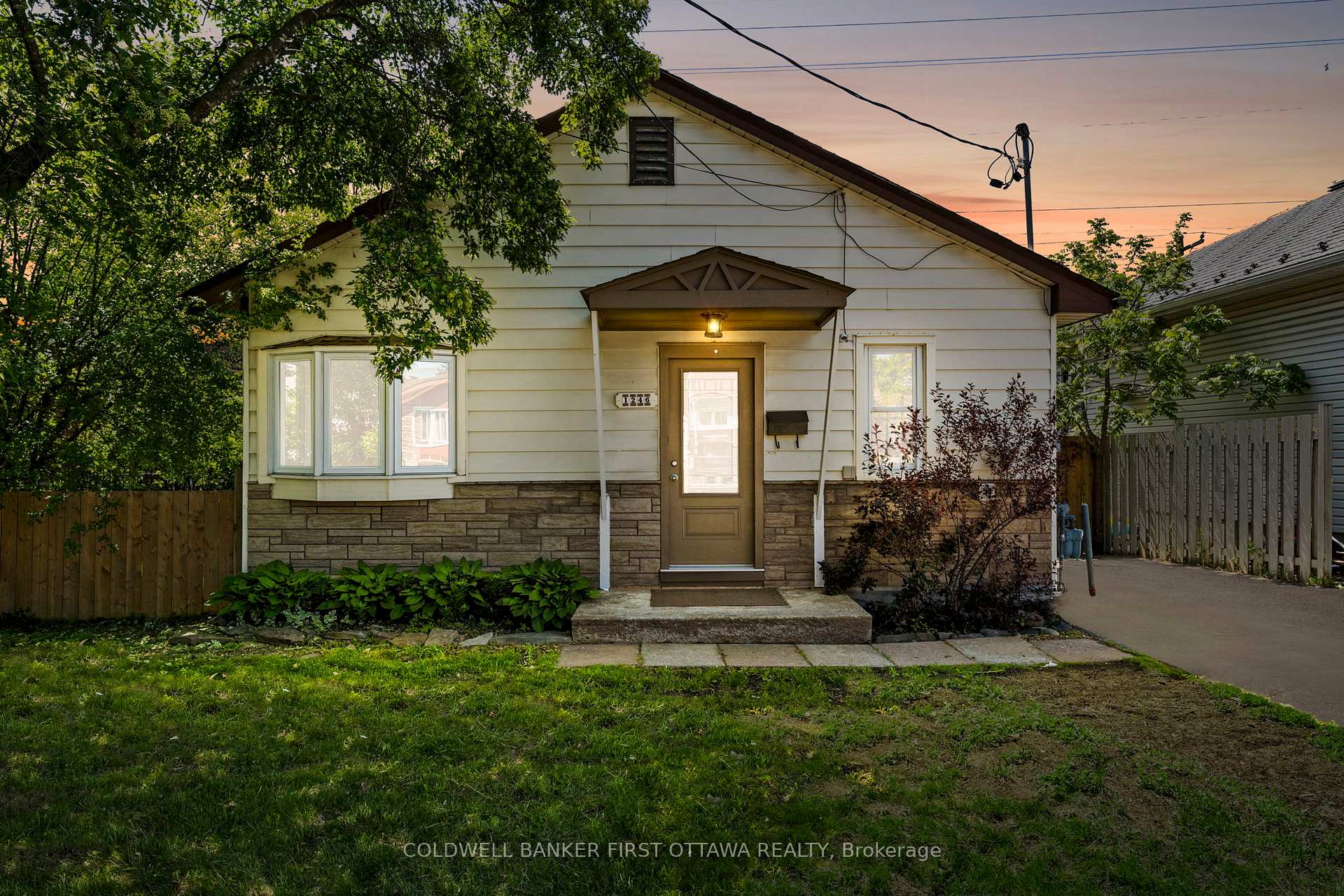 1246 Kitchener Avenue, Hunt Club - South Keys and Area, ON K1V 6W5 — Hunt Club - South Keys and Area, Ontario