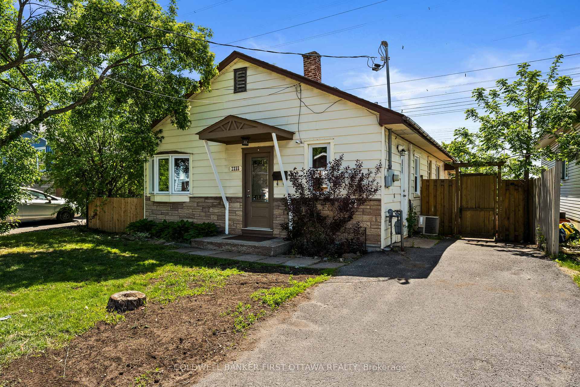 1246 Kitchener Avenue, Hunt Club - South Keys and Area — photo 2 of 5