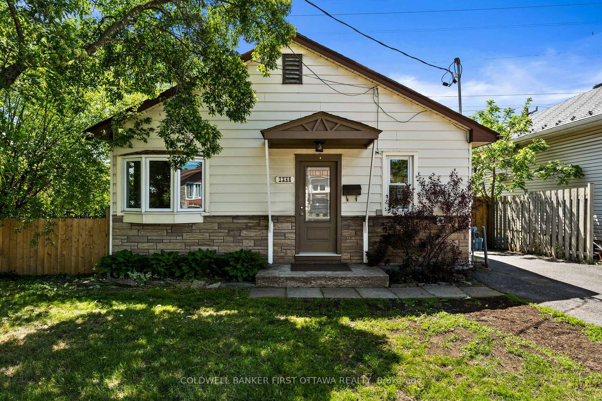 1246 Kitchener Avenue, Hunt Club - South Keys and Area — photo 3 of 5