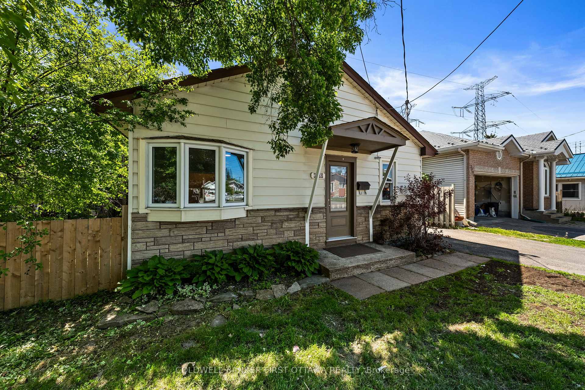 1246 Kitchener Avenue, Hunt Club - South Keys and Area — photo 4 of 5