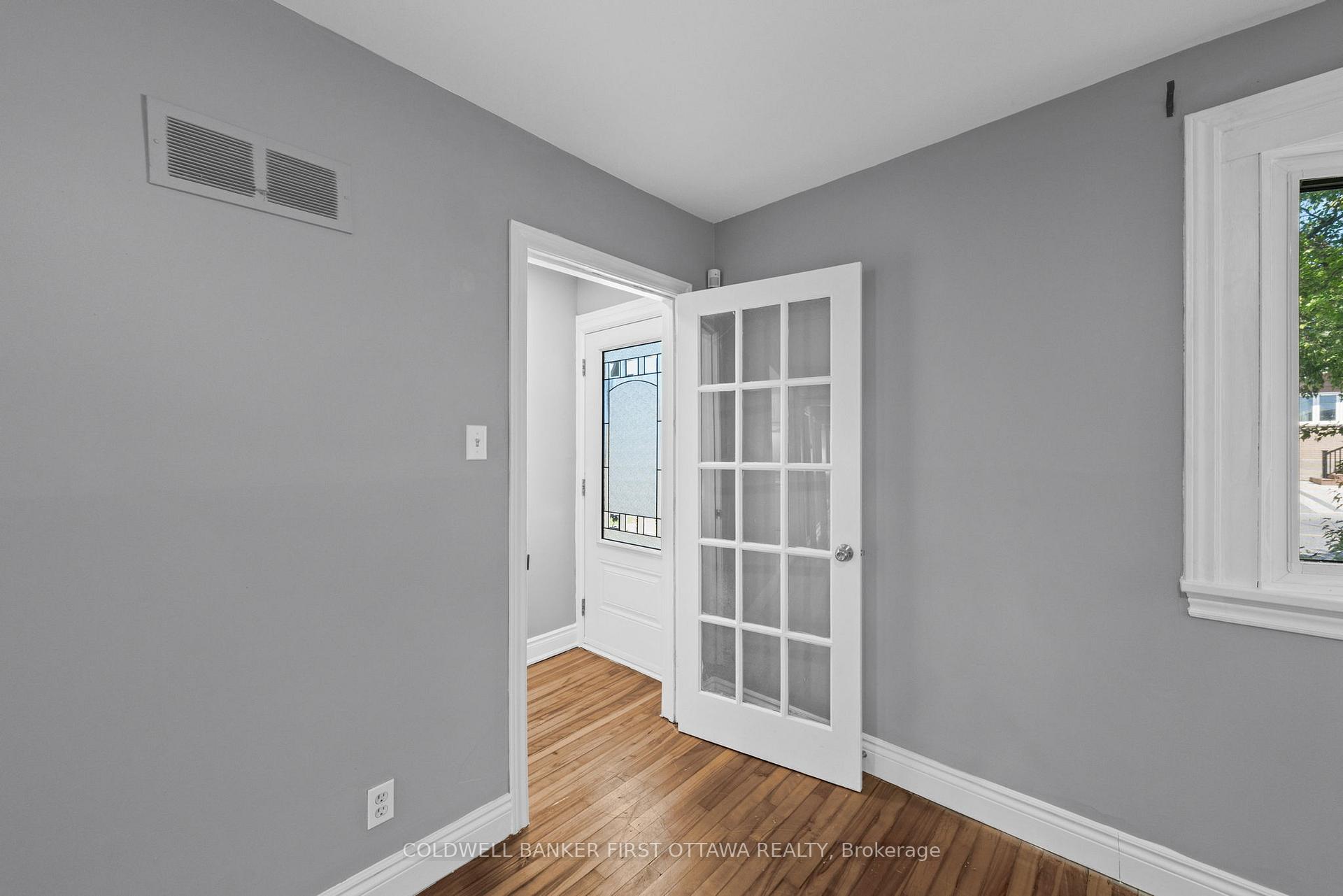 1246 Kitchener Avenue, Hunt Club - South Keys and Area — photo 5 of 5