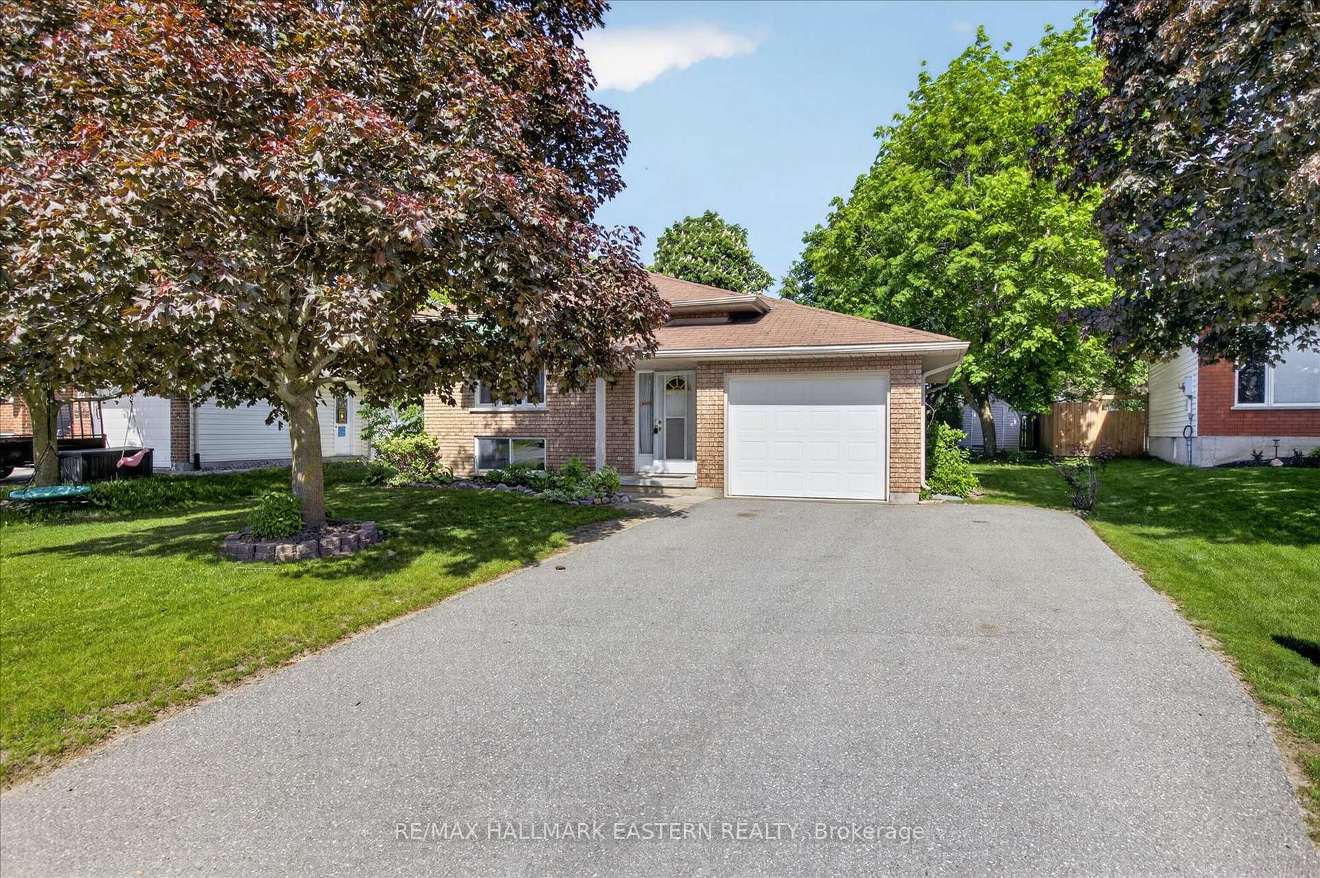 890 Chapel Road, Peterborough — photo 2 of 5