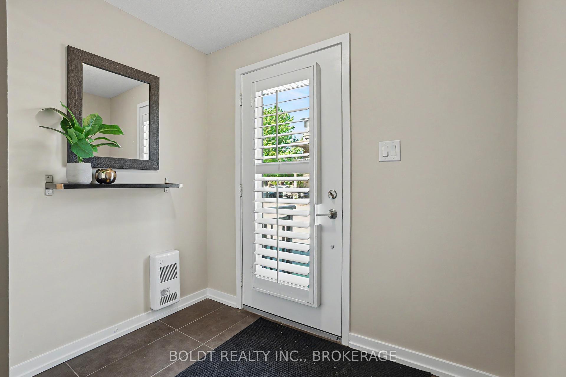 510 North Service Road 13, Grimsby — photo 3 of 5