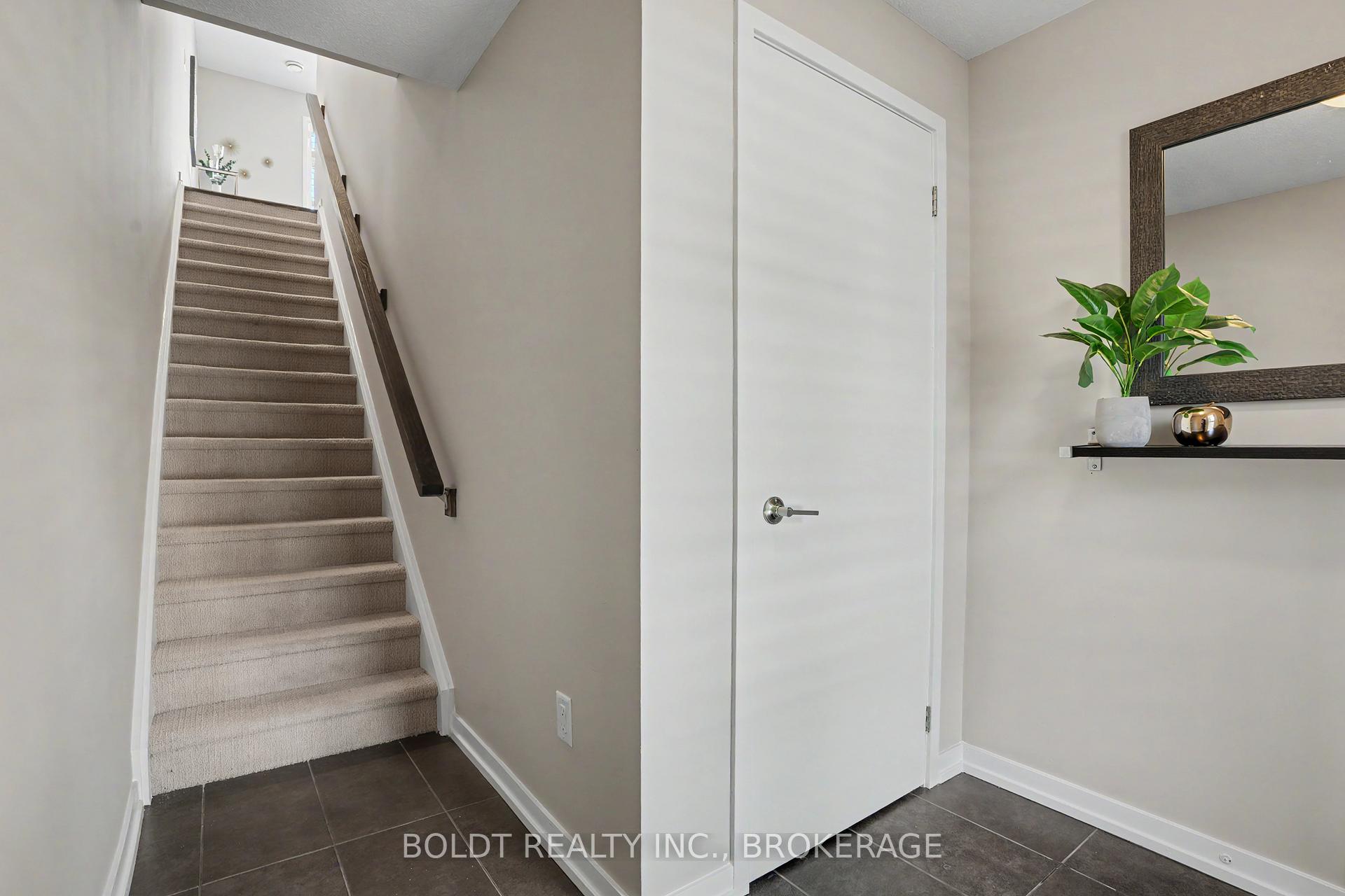 510 North Service Road 13, Grimsby — photo 4 of 5