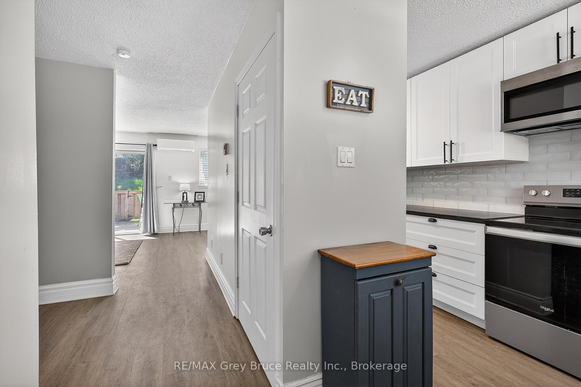 75 Laurie Crescent 75, Owen Sound — photo 2 of 5