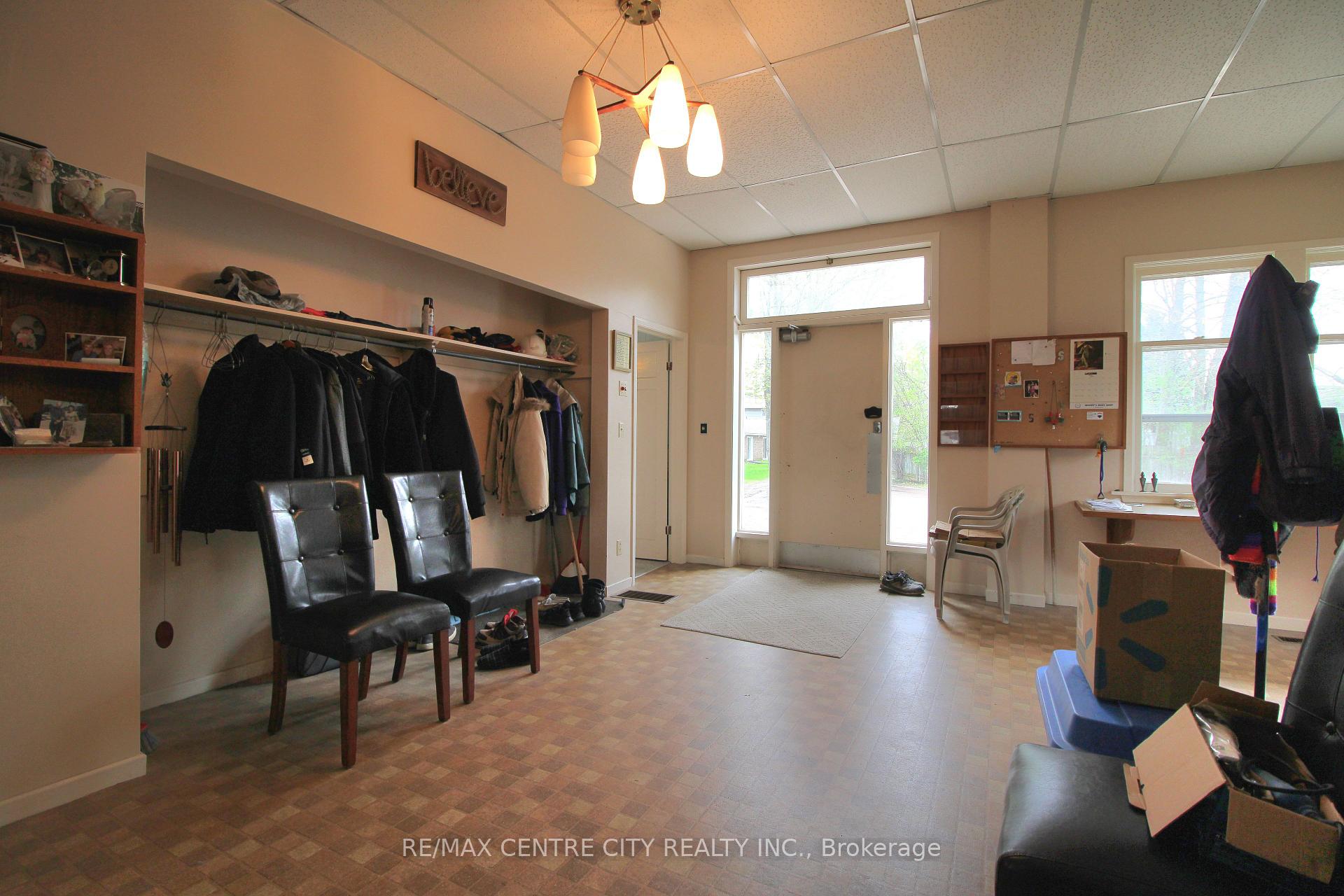 12 Chester Street, St. Thomas — photo 4 of 5