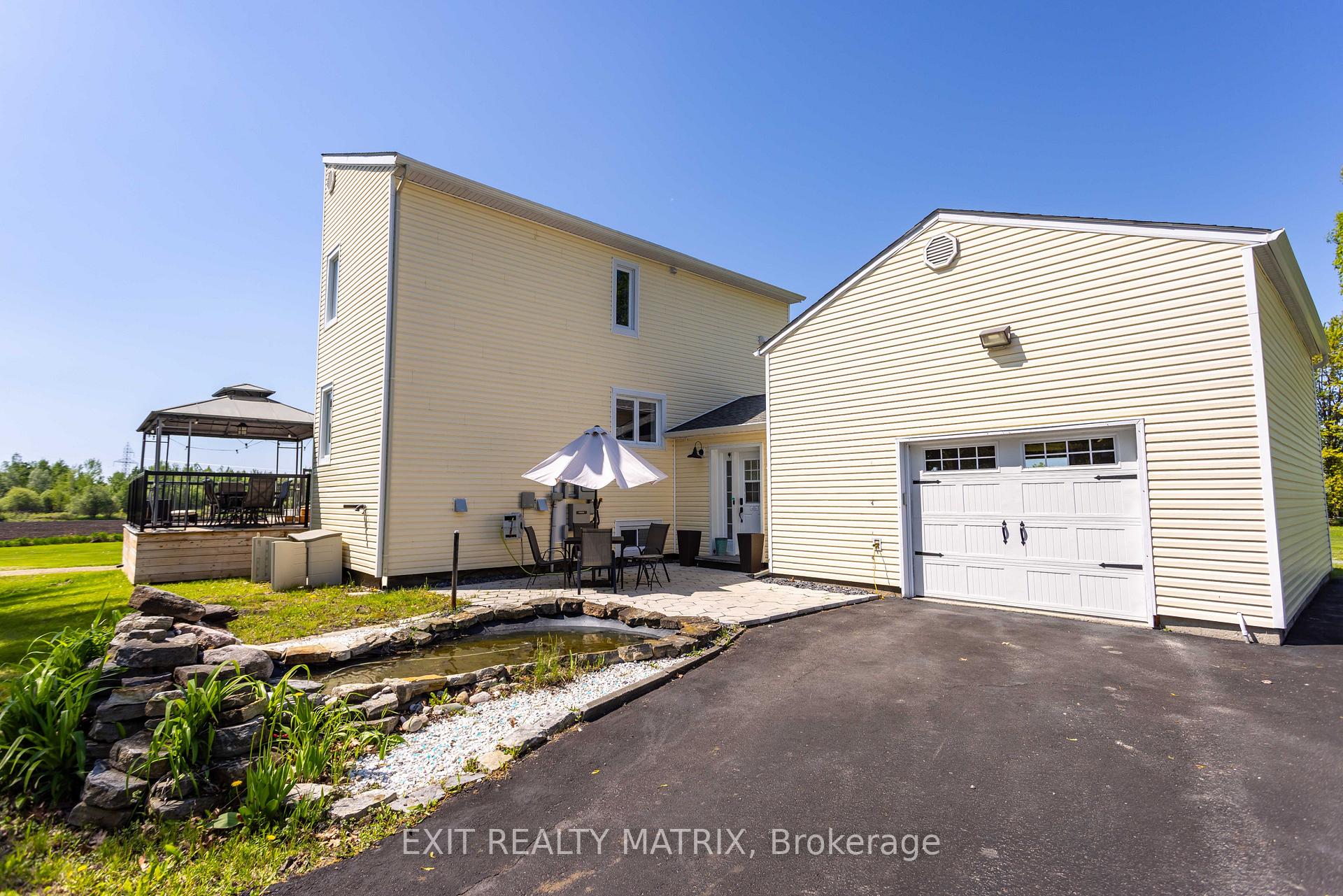 912 Eadie Road, Russell — photo 3 of 5
