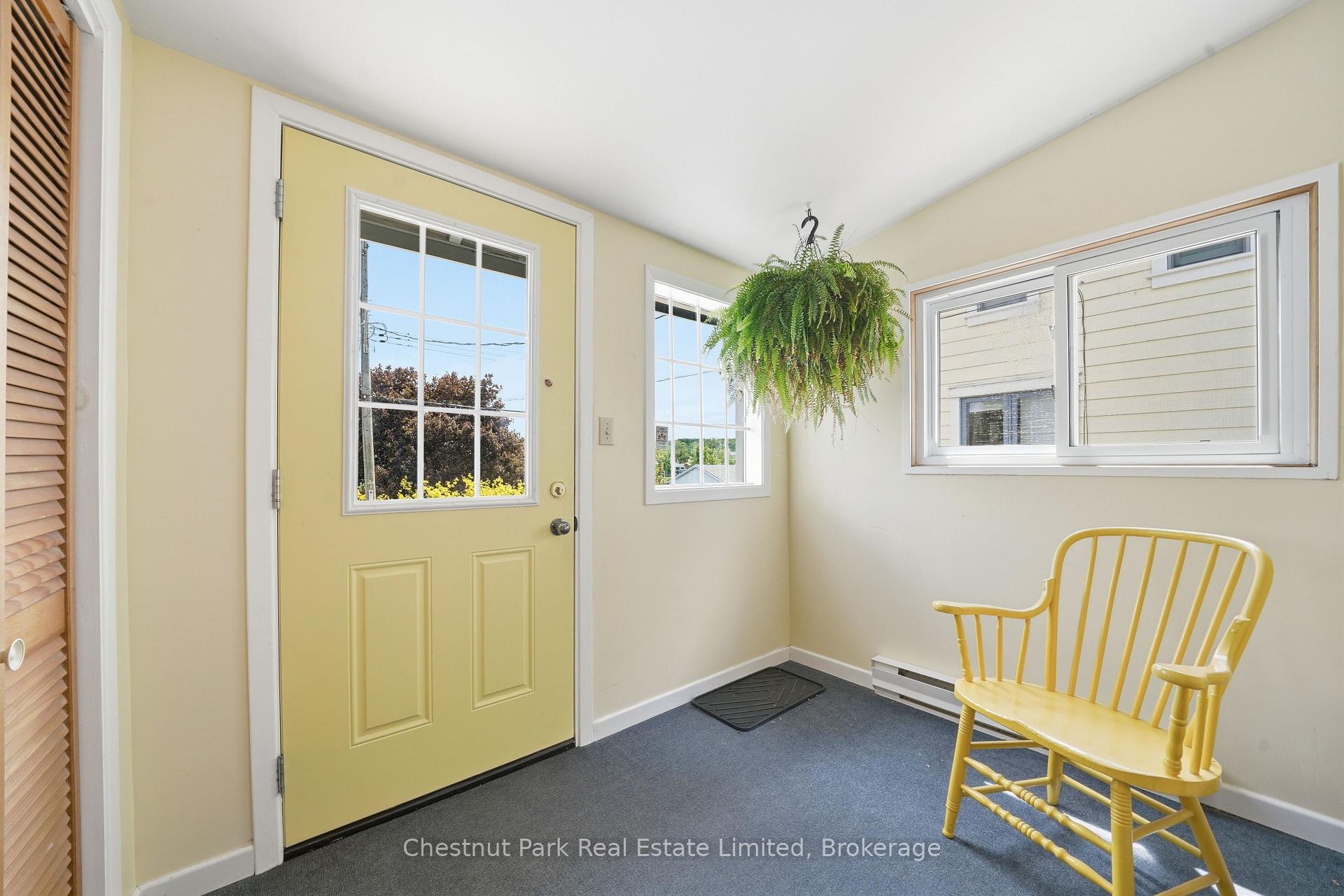 31 Hill Street, Prince Edward County — photo 2 of 5