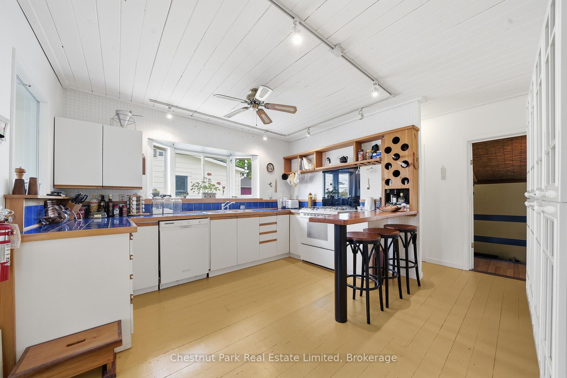 31 Hill Street, Prince Edward County — photo 4 of 5