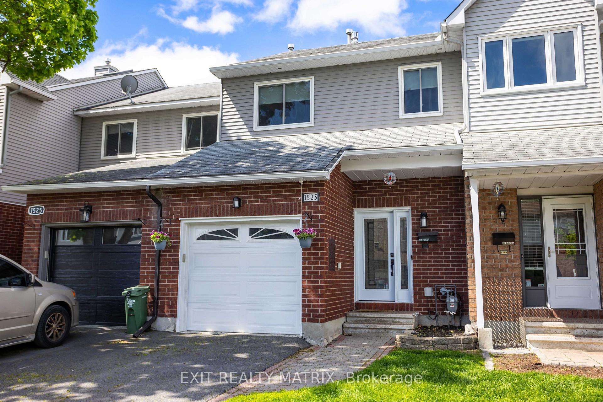 1523 Briarfield Crescent, Orleans - Cumberland and Area, ON K4A 1Z9 — Orleans - Cumberland and Area, Ontario