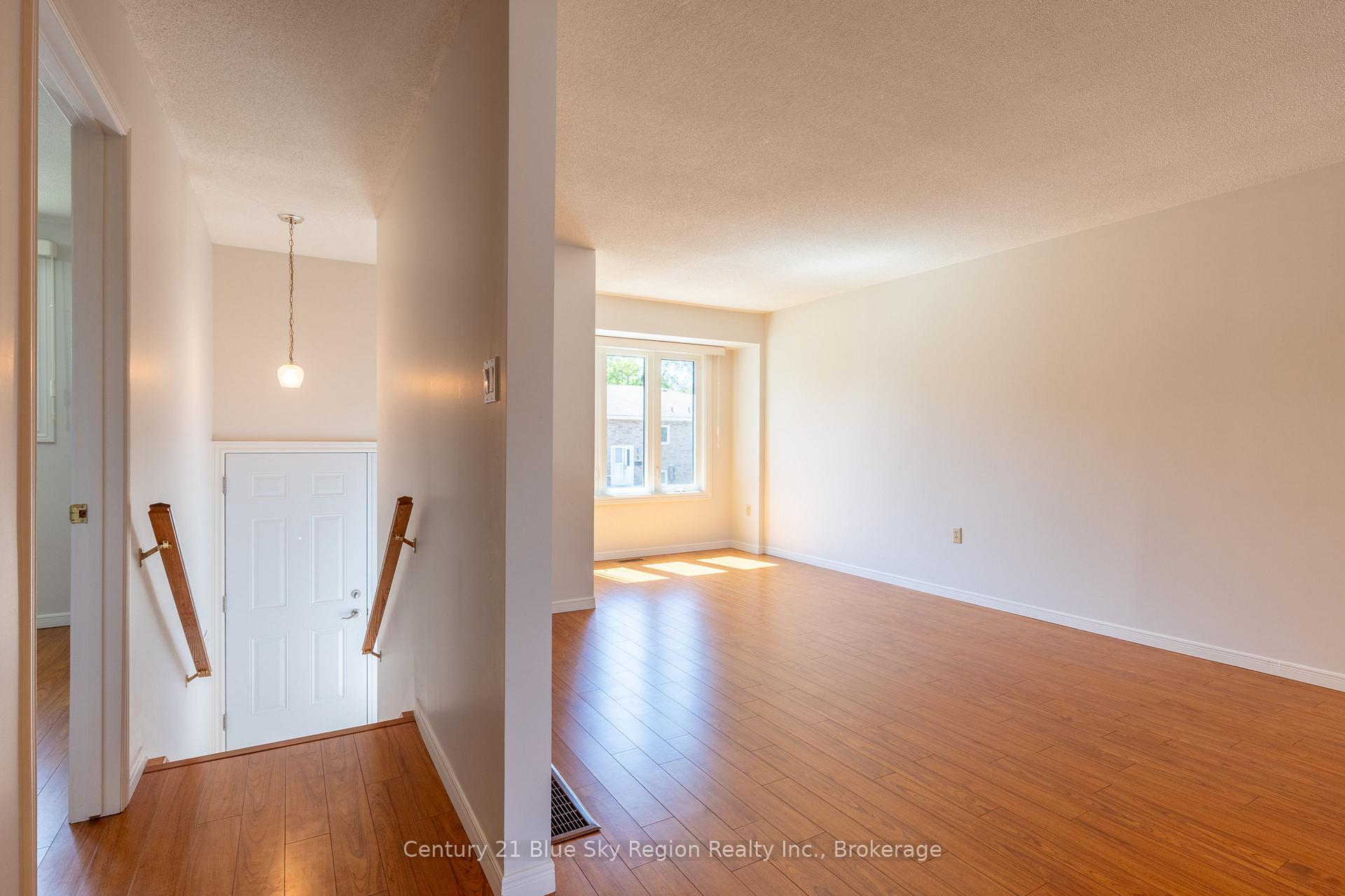 624 Lakeshore Drive, North Bay — photo 3 of 5