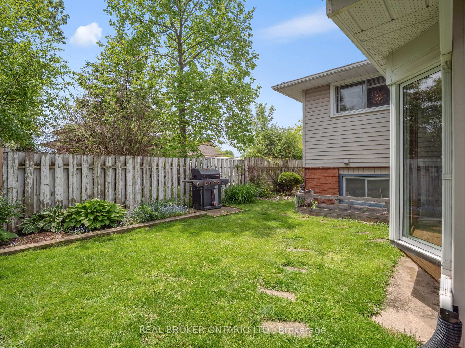 63 Harrison Avenue, Welland — photo 3 of 5