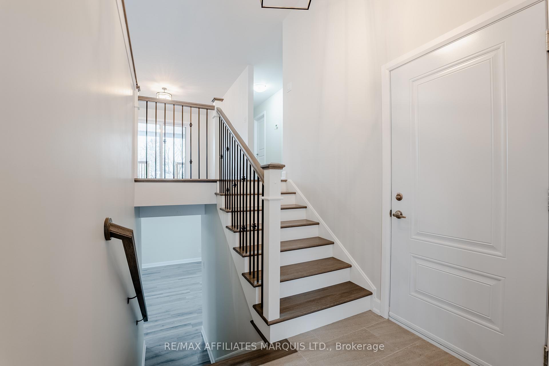 16 Mullin Drive, South Stormont — photo 2 of 5