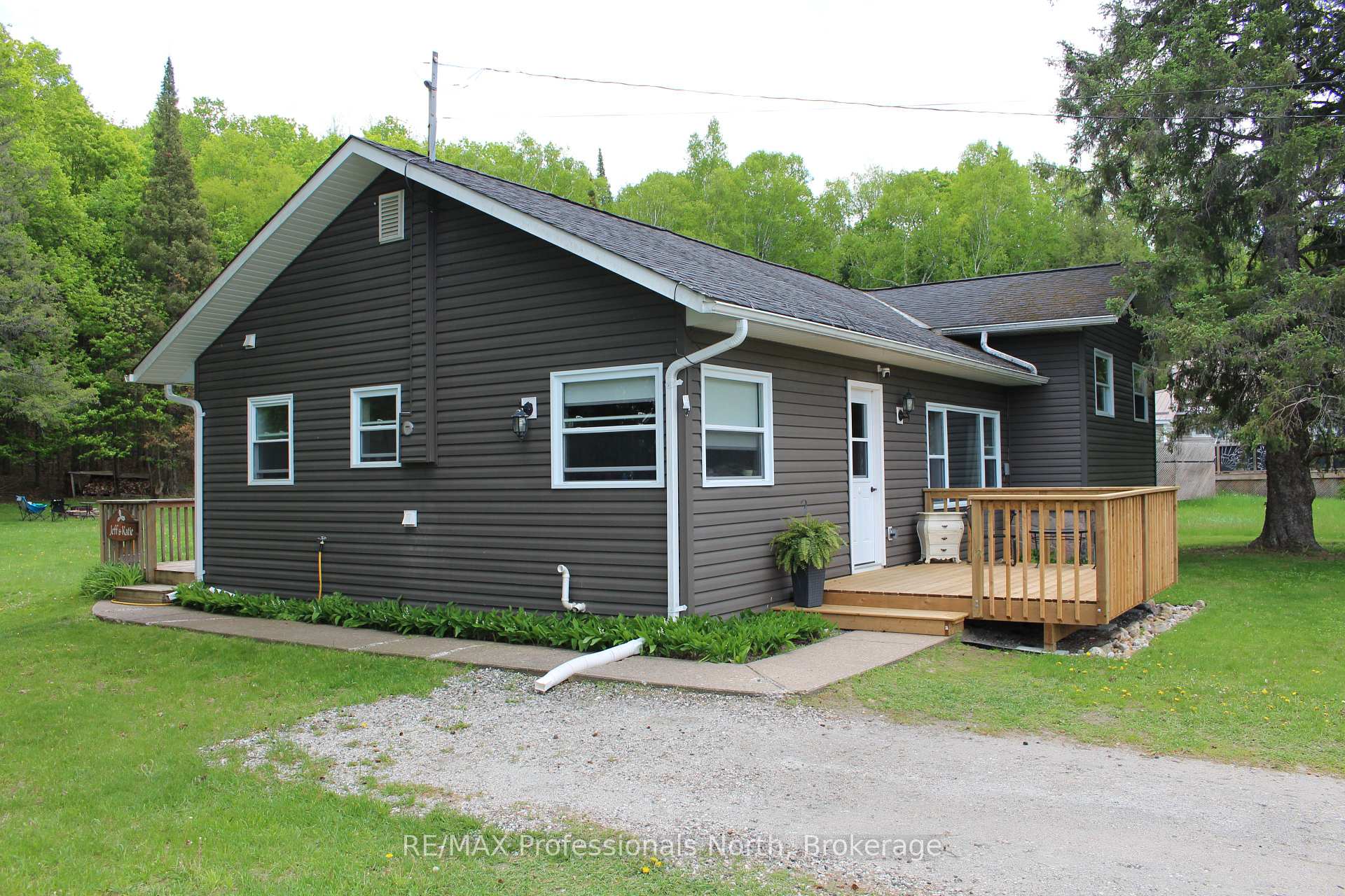 7180 Gelert Road, Dysart et al — photo 2 of 5
