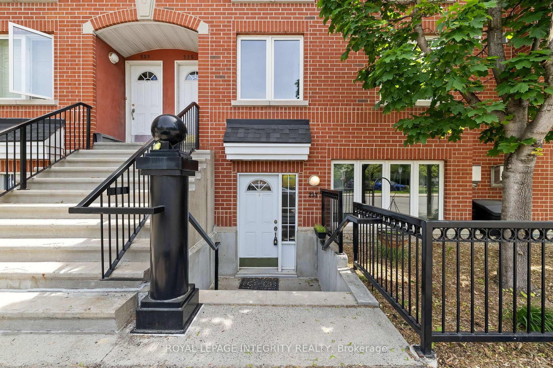 237 Cumberland Street 2, Lower Town - Sandy Hill — photo 2 of 5