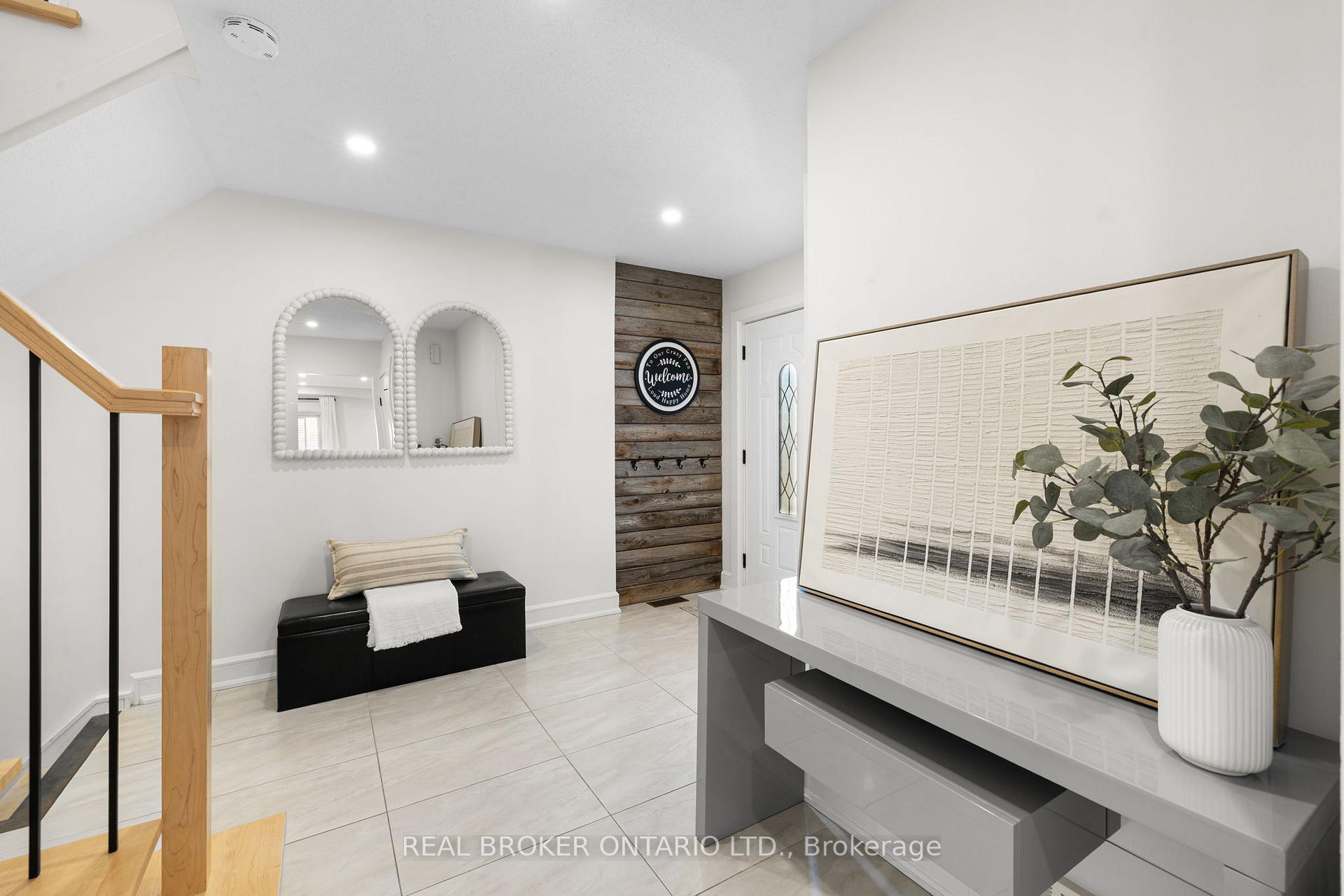 2058 Wildflower Drive, Orleans - Cumberland and Area — photo 3 of 5