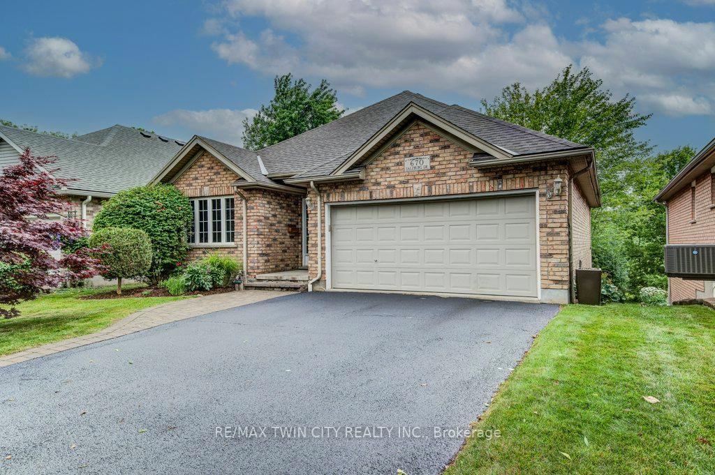 670 Salzburg Drive, Waterloo, ON N2V 2N8 — Waterloo, Ontario