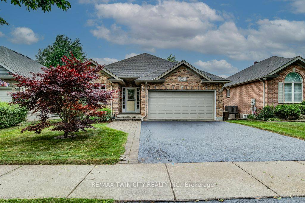 670 Salzburg Drive, Waterloo — photo 3 of 5