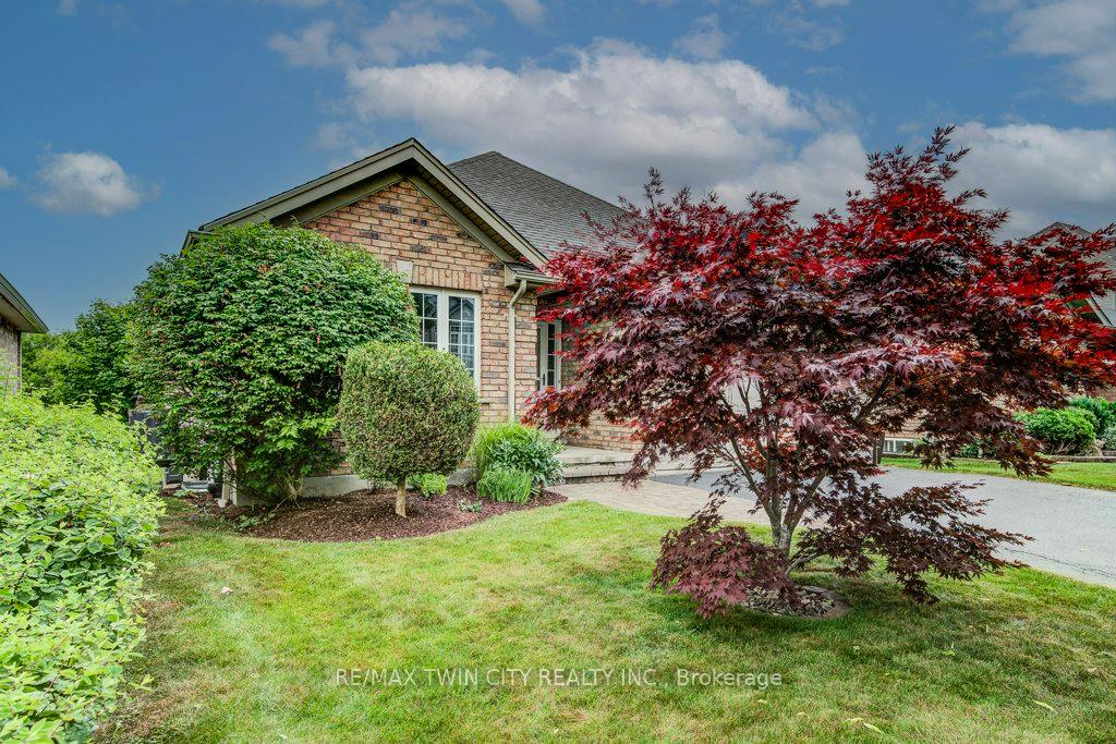 670 Salzburg Drive, Waterloo — photo 4 of 5