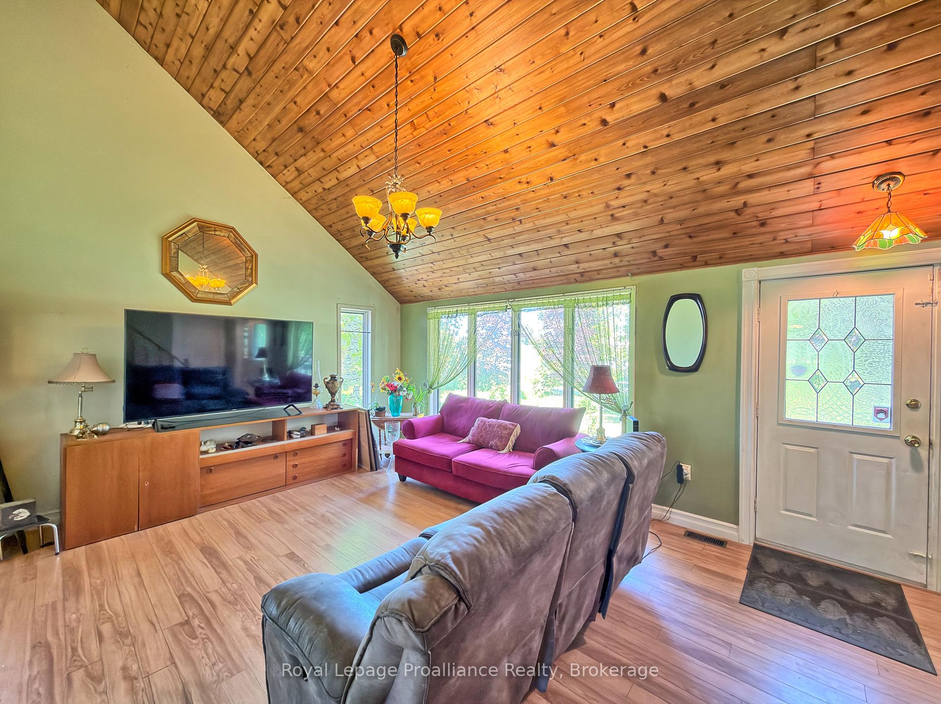 144 Wellington Street, Madoc — photo 3 of 5