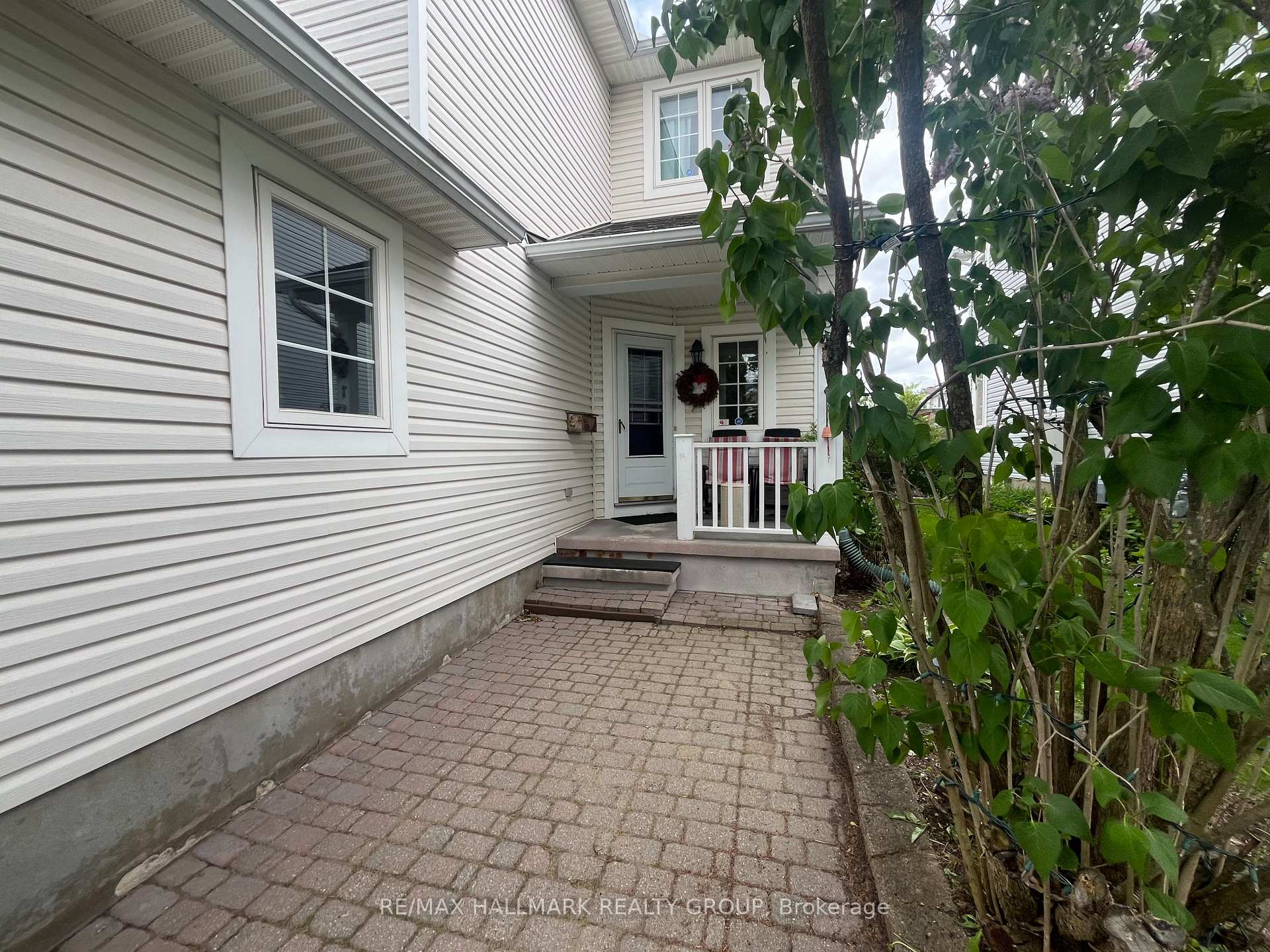 827 Como Crescent, Orleans - Cumberland and Area — photo 2 of 5