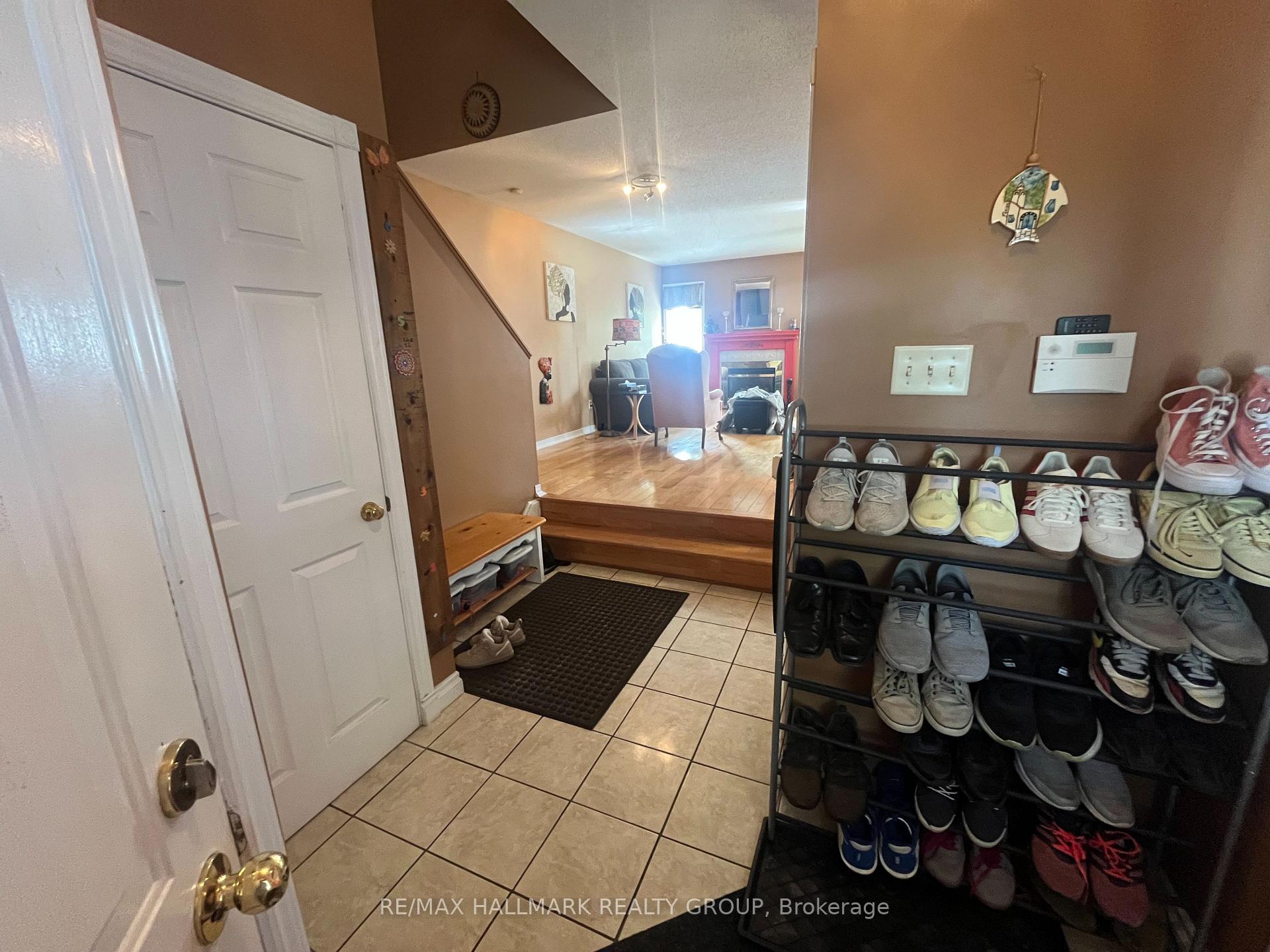 827 Como Crescent, Orleans - Cumberland and Area — photo 4 of 5