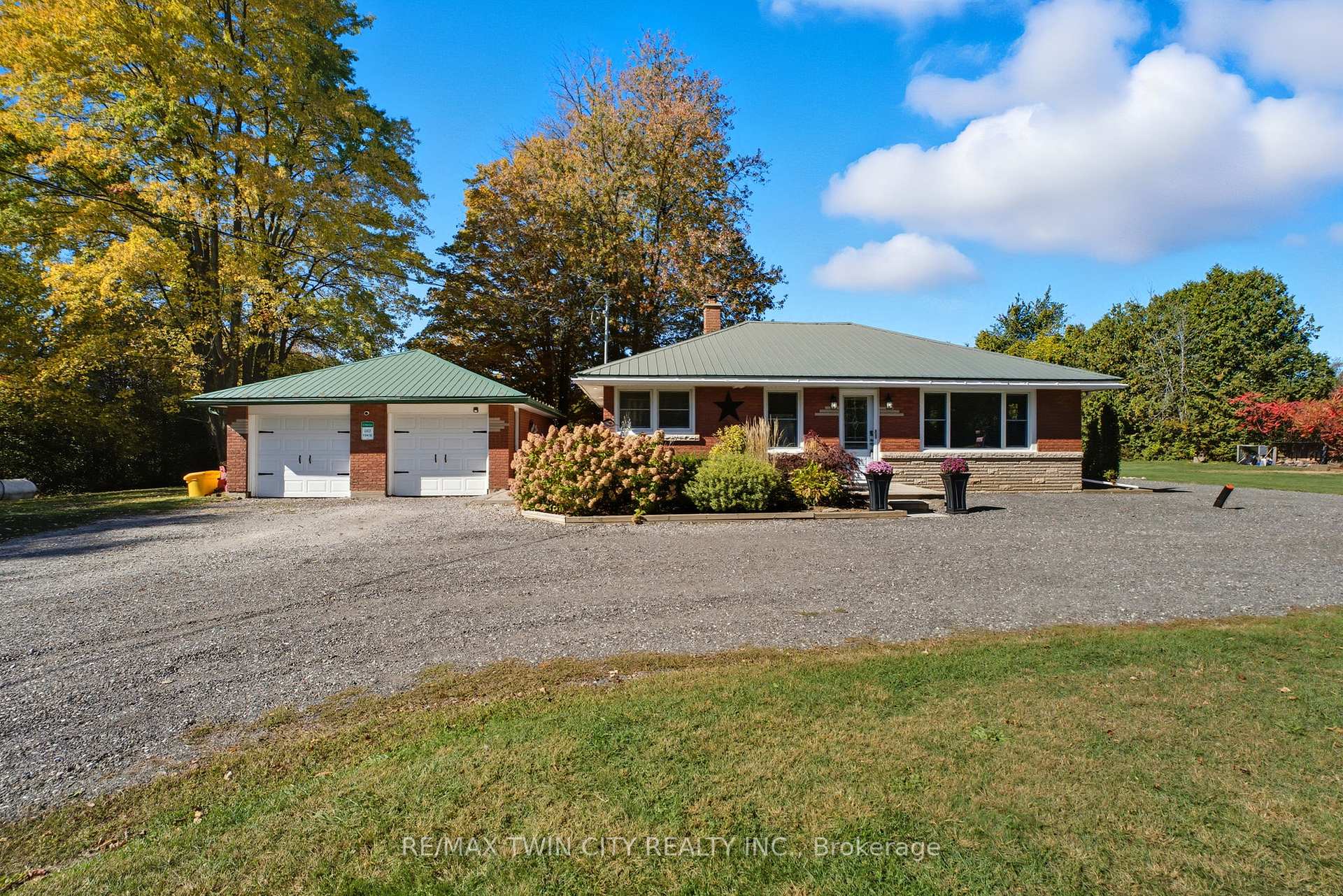 1822 Spragues Road, North Dumfries — photo 4 of 5