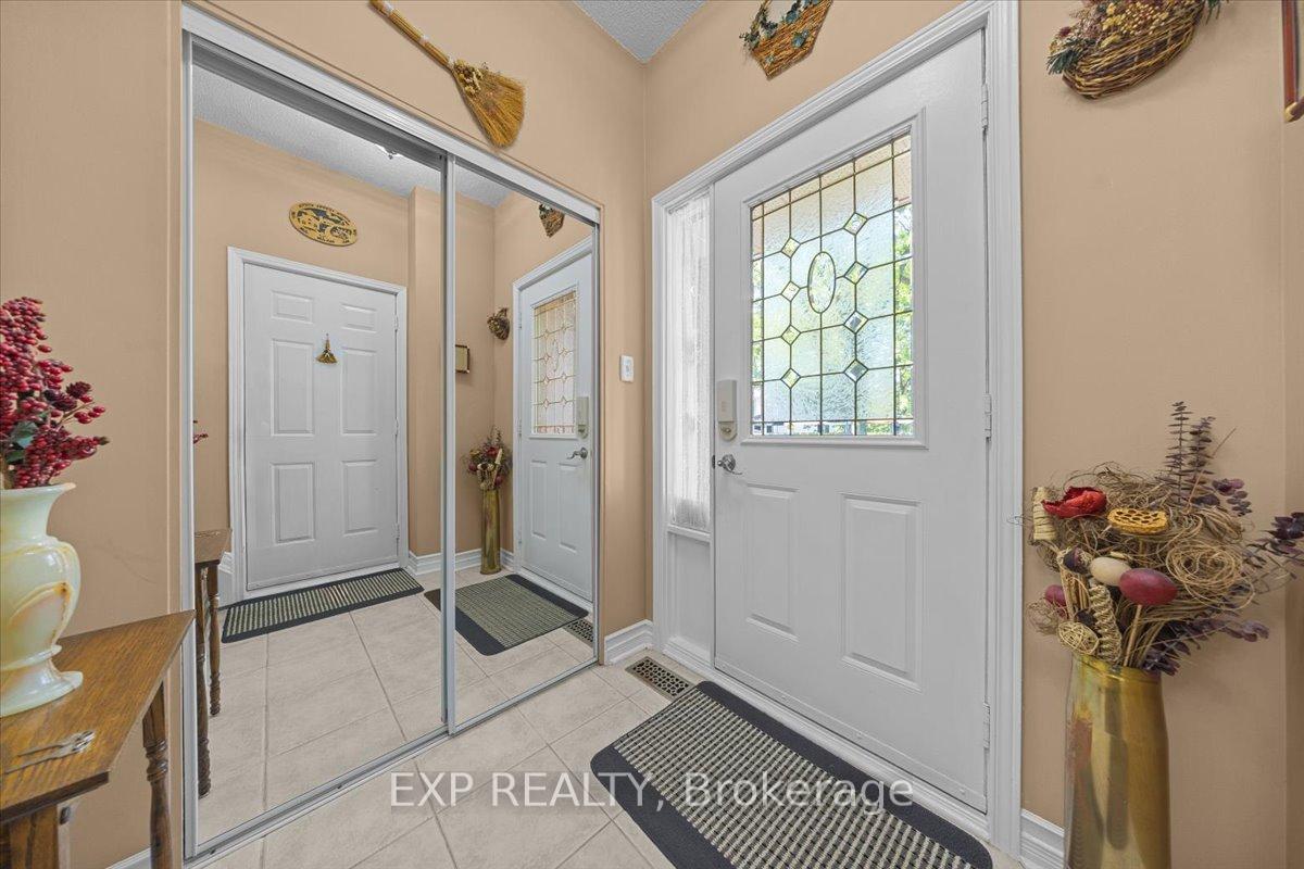 494 Lawler Crescent, Orleans - Cumberland and Area — photo 3 of 5