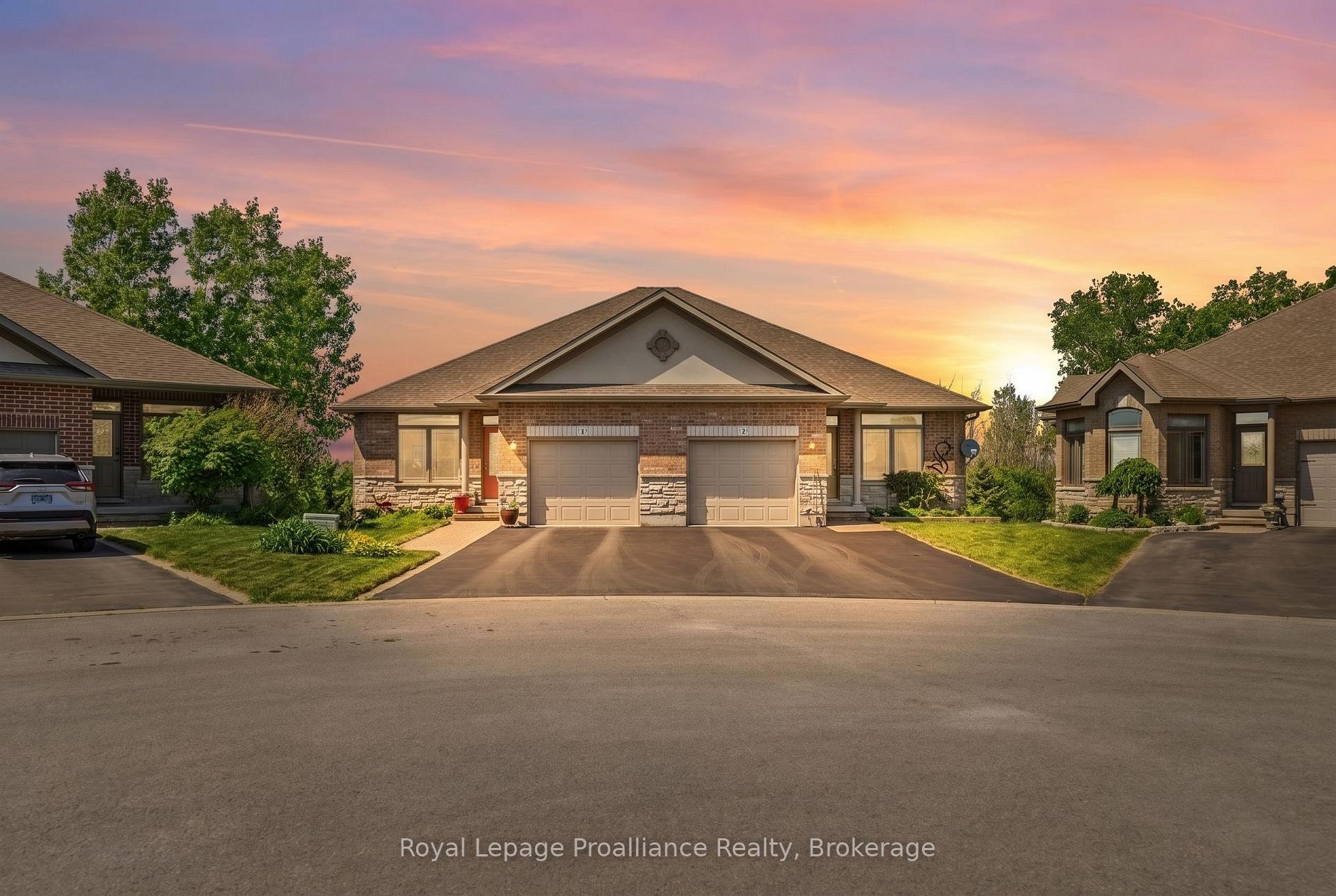 17 Hanover Court, Belleville, ON K8N 4Z5 — Belleville, Ontario
