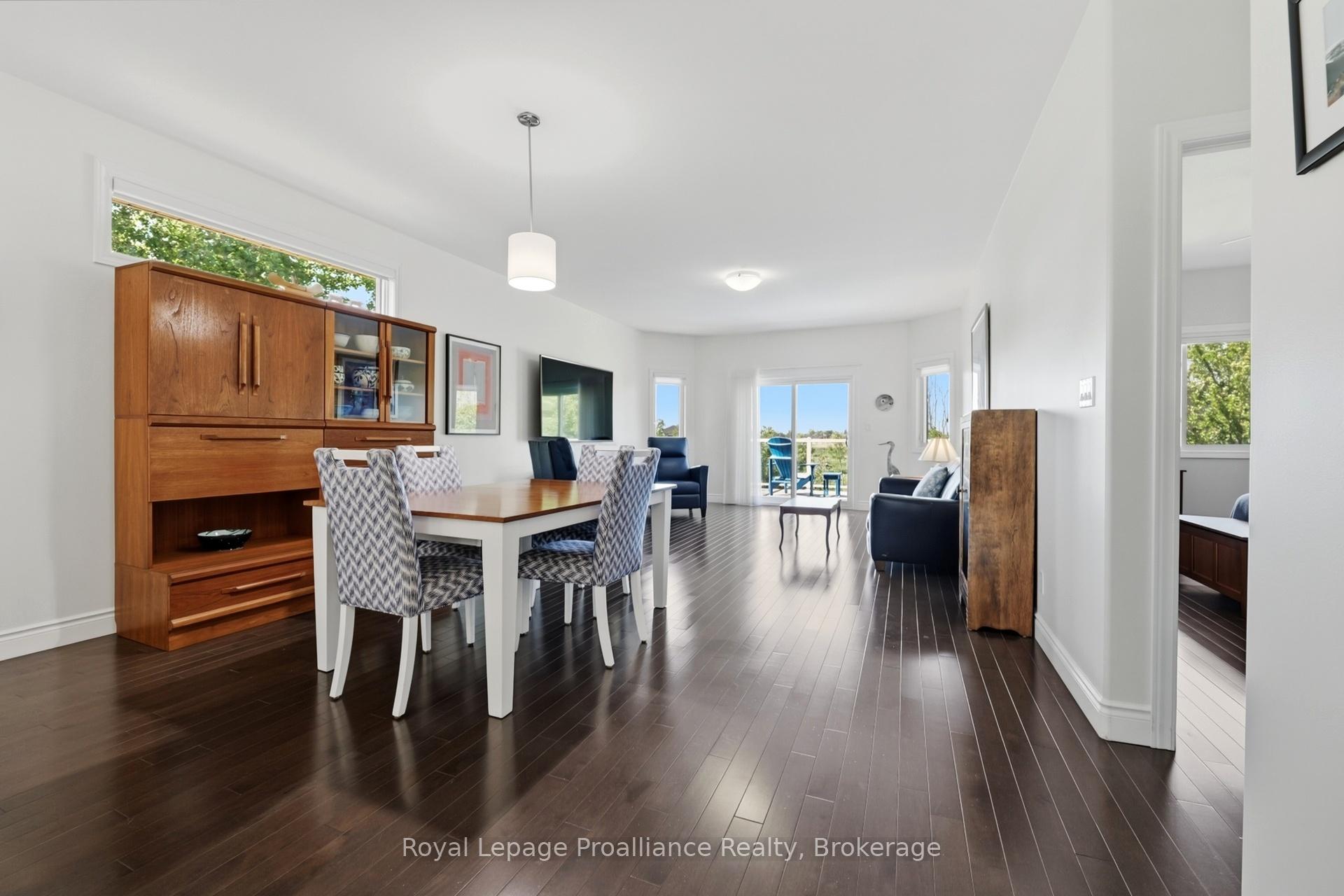 17 Hanover Court, Belleville — photo 3 of 5