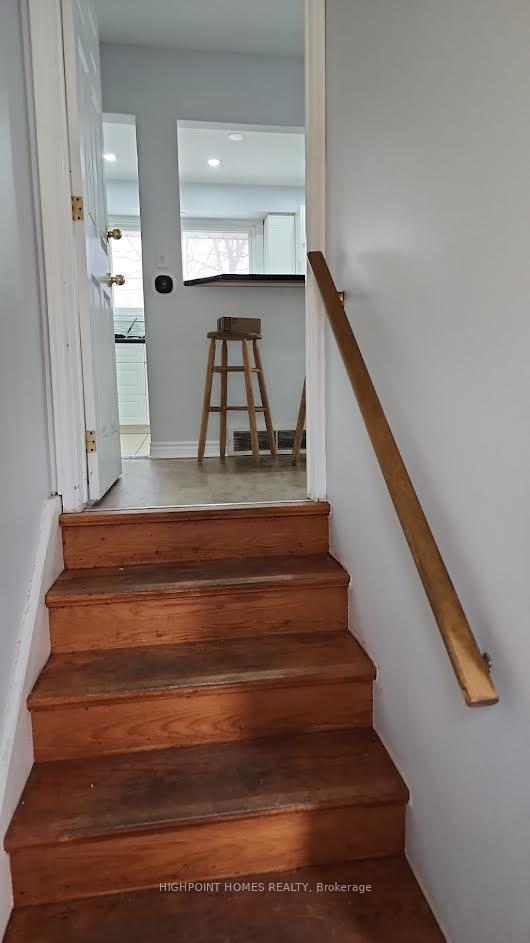 560 Glen Forrest Boulevard, Waterloo — photo 4 of 5
