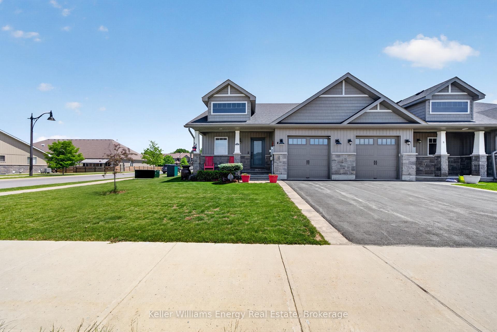 7 Farrington Crescent, Prince Edward County — photo 2 of 5