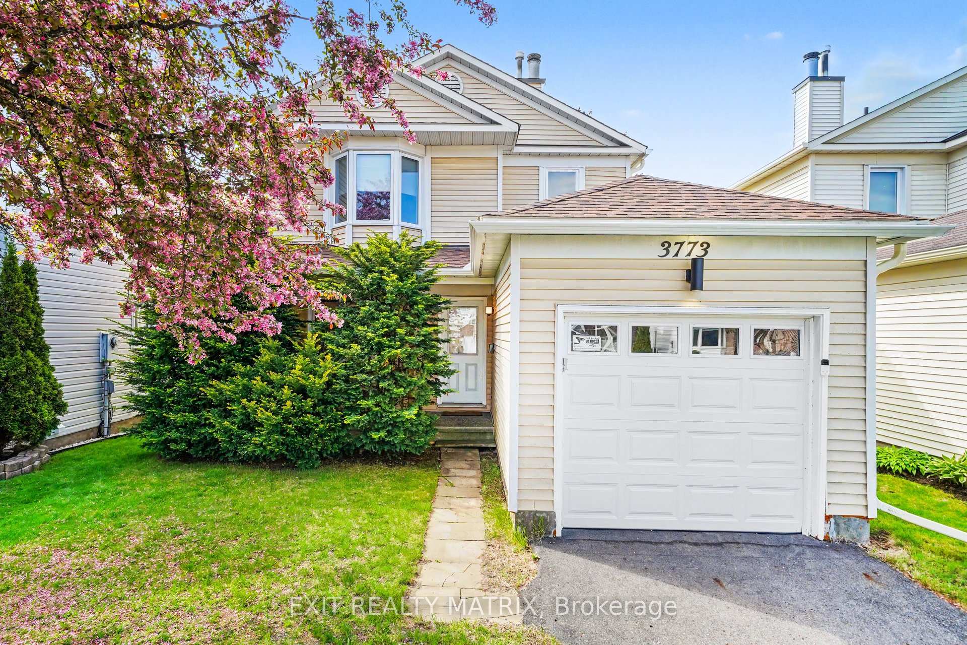 3773 Autumnwood Street, Blossom Park - Airport and Area, ON K1T 2G7 — Blossom Park - Airport and Area, Ontario