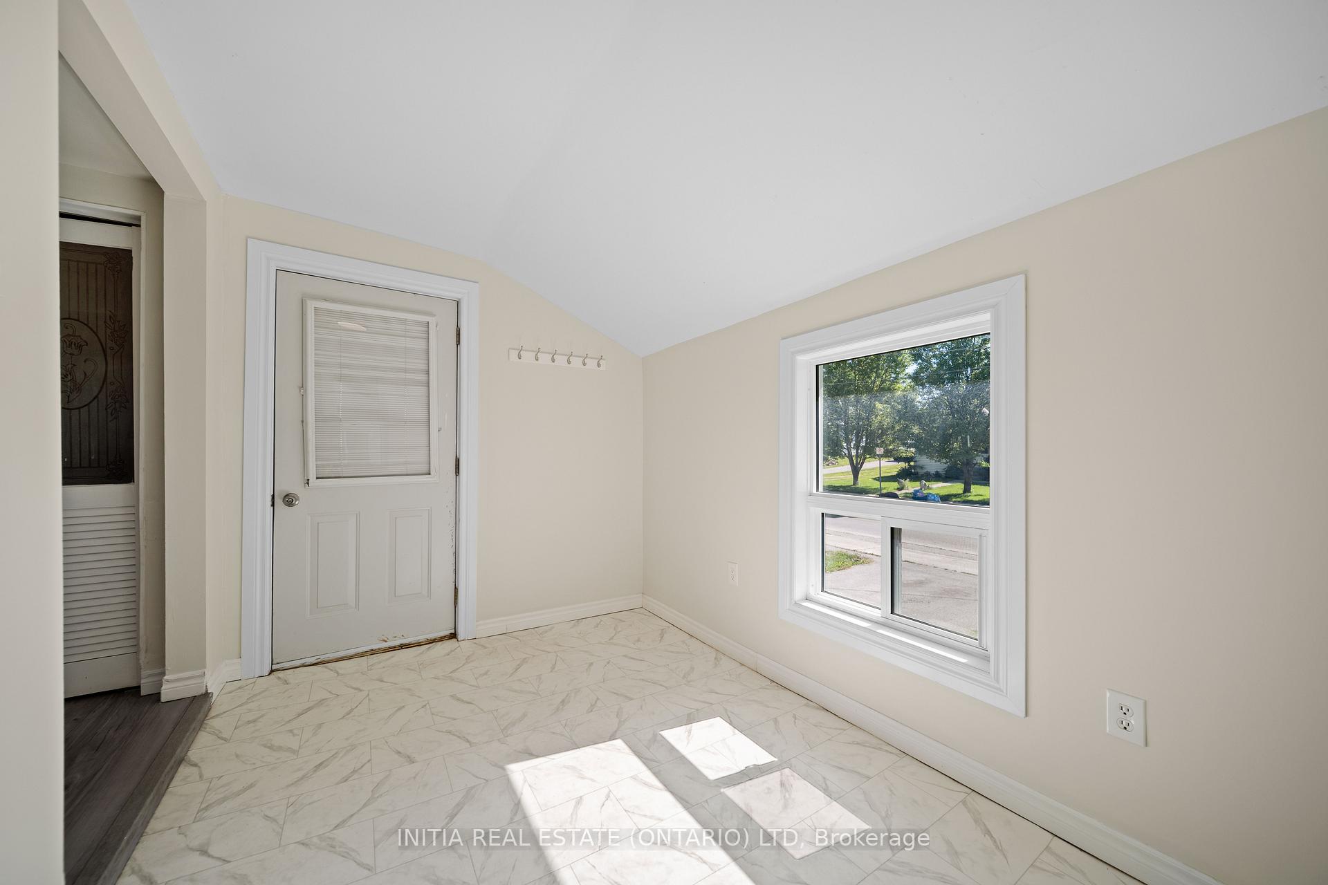 12 Woodworth Avenue, St. Thomas — photo 5 of 5