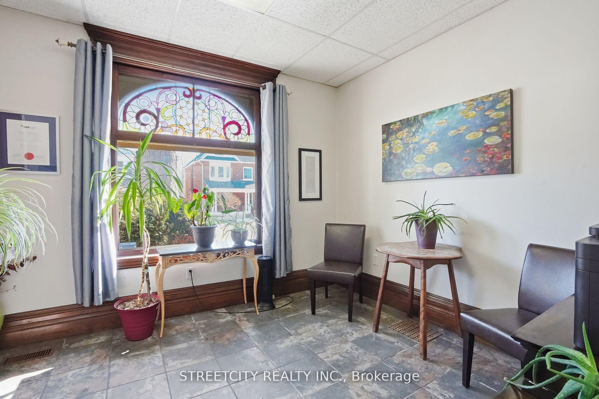 24 HINCKS Street, St. Thomas — photo 4 of 5