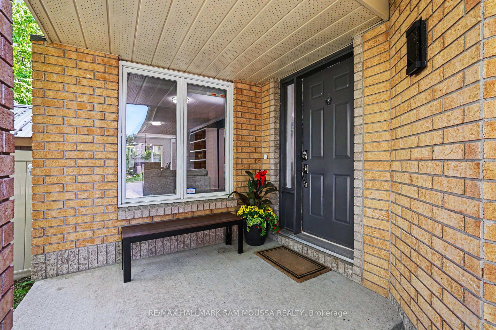 73 Malhotra Court, Hunt Club - Windsor Park Village and Area — photo 3 of 5