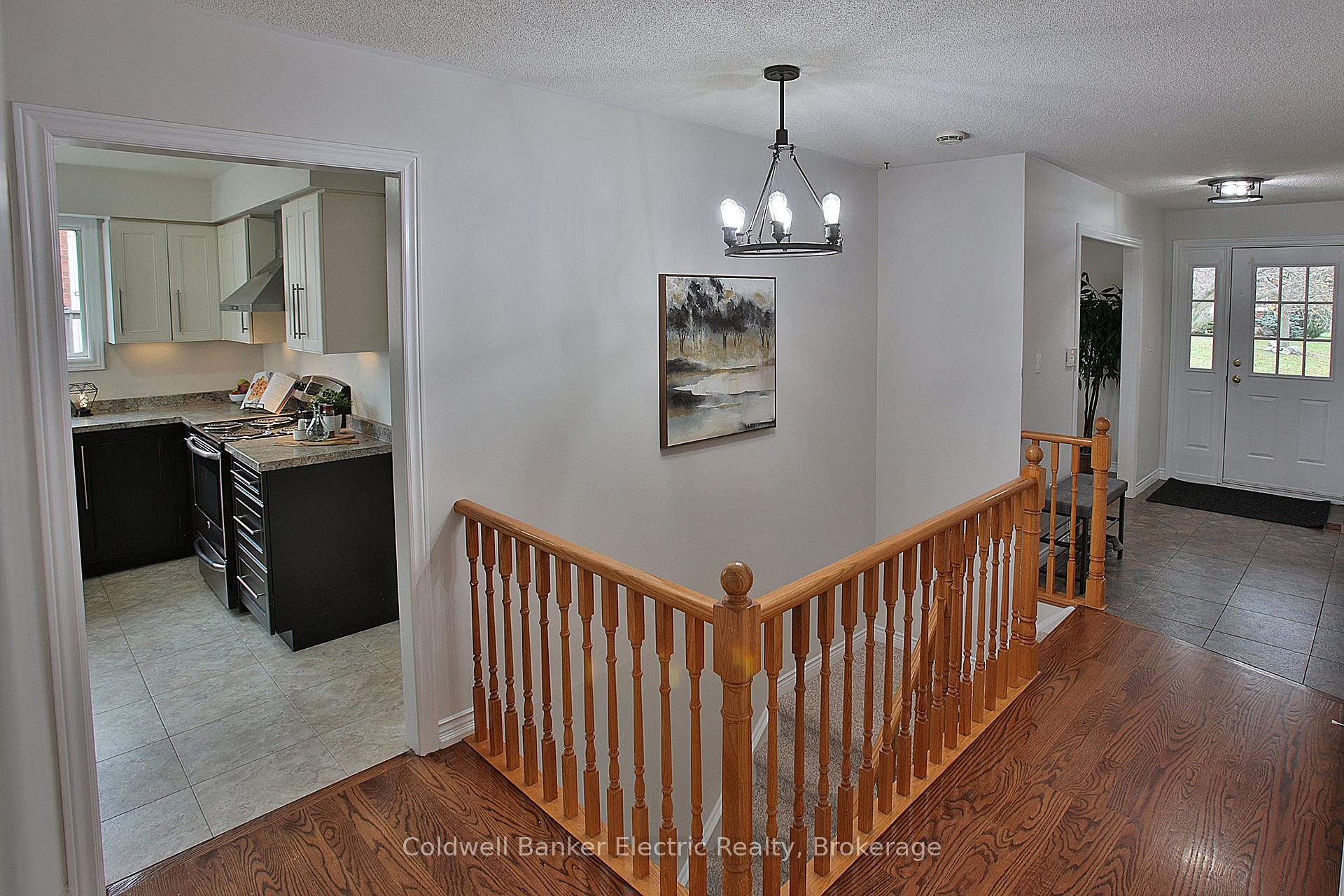 1830 Stratton Avenue, Peterborough — photo 3 of 5
