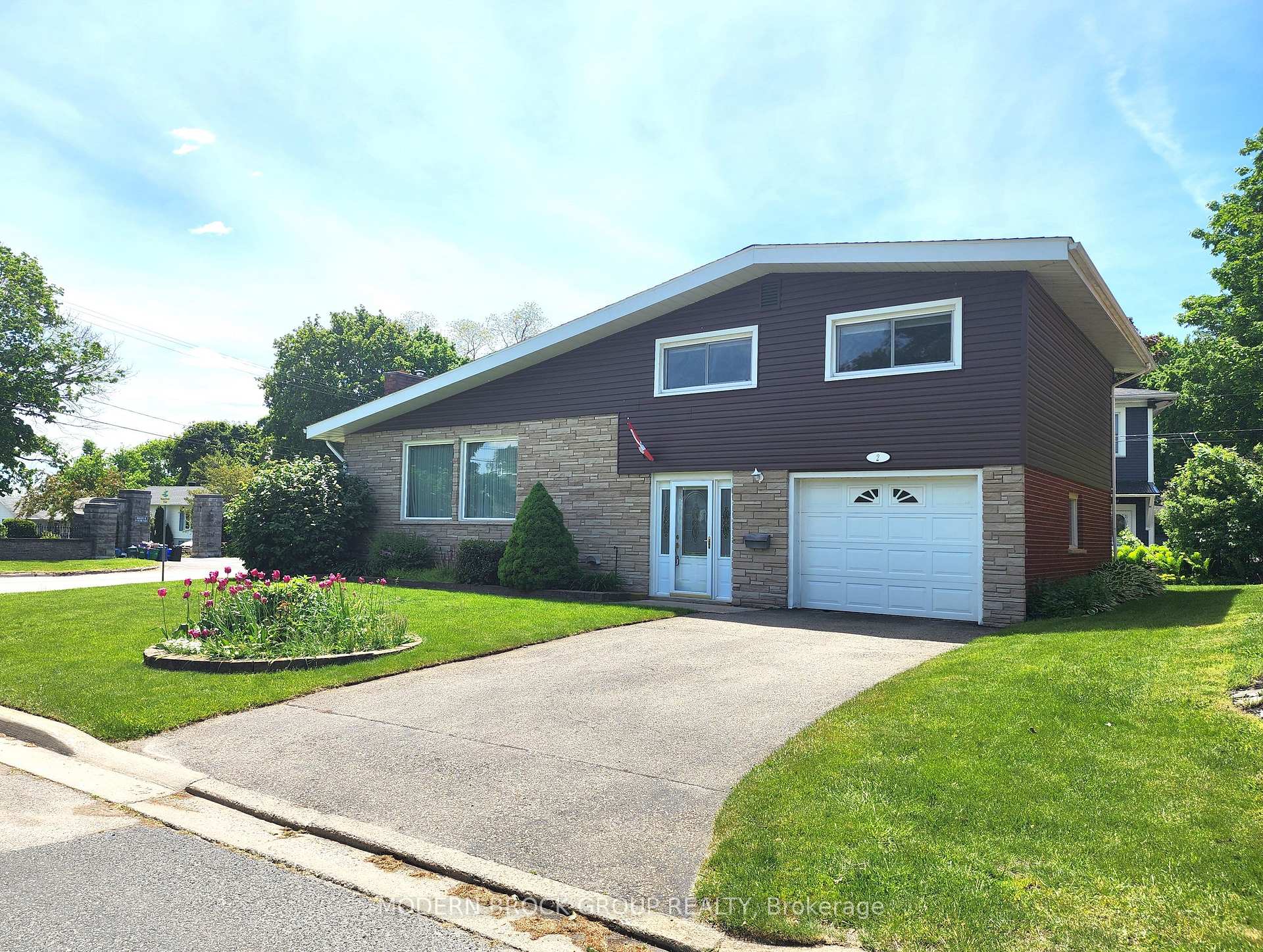 2 Woodlawn Place, Brockville — photo 3 of 5