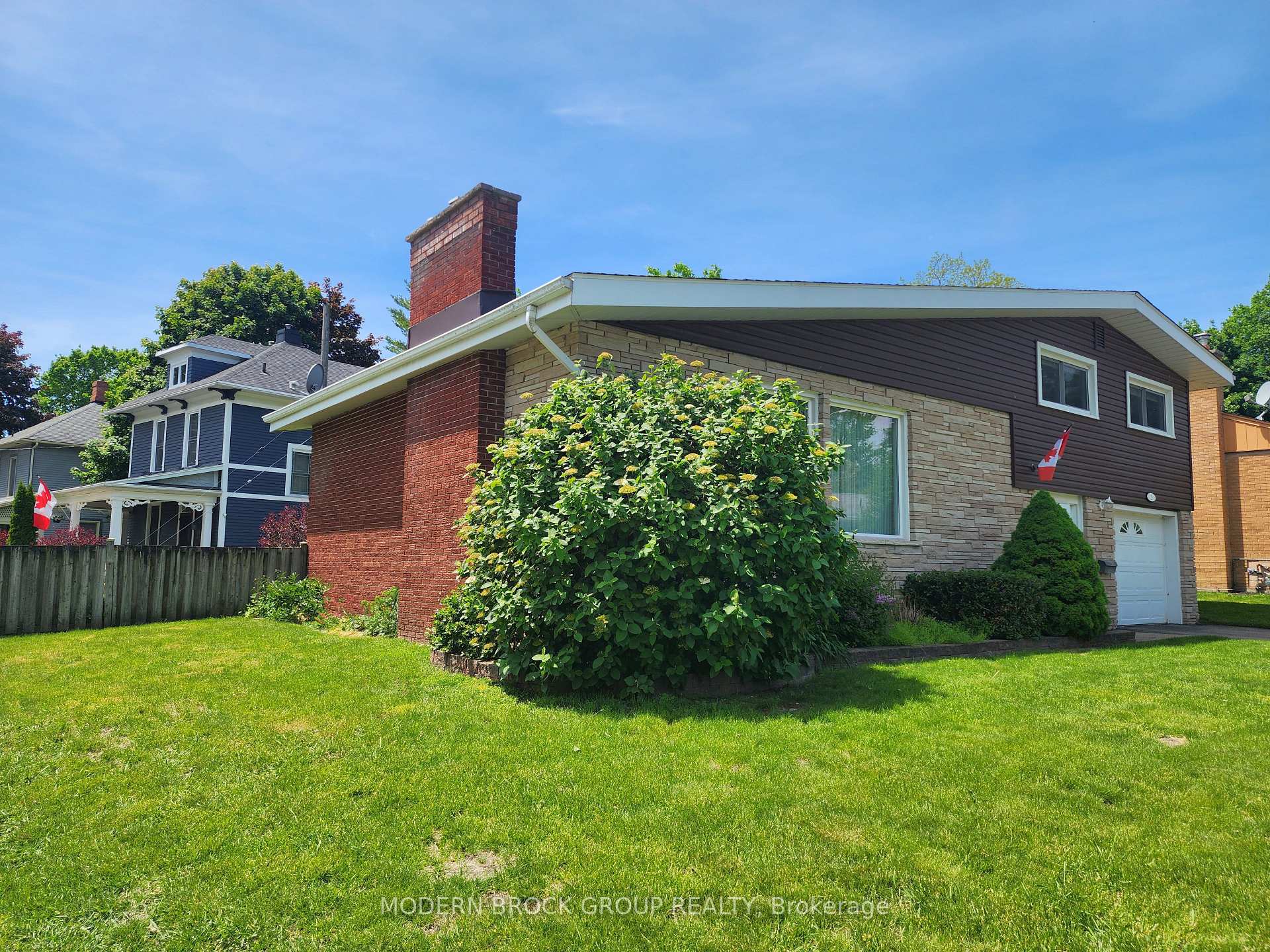 2 Woodlawn Place, Brockville — photo 4 of 5