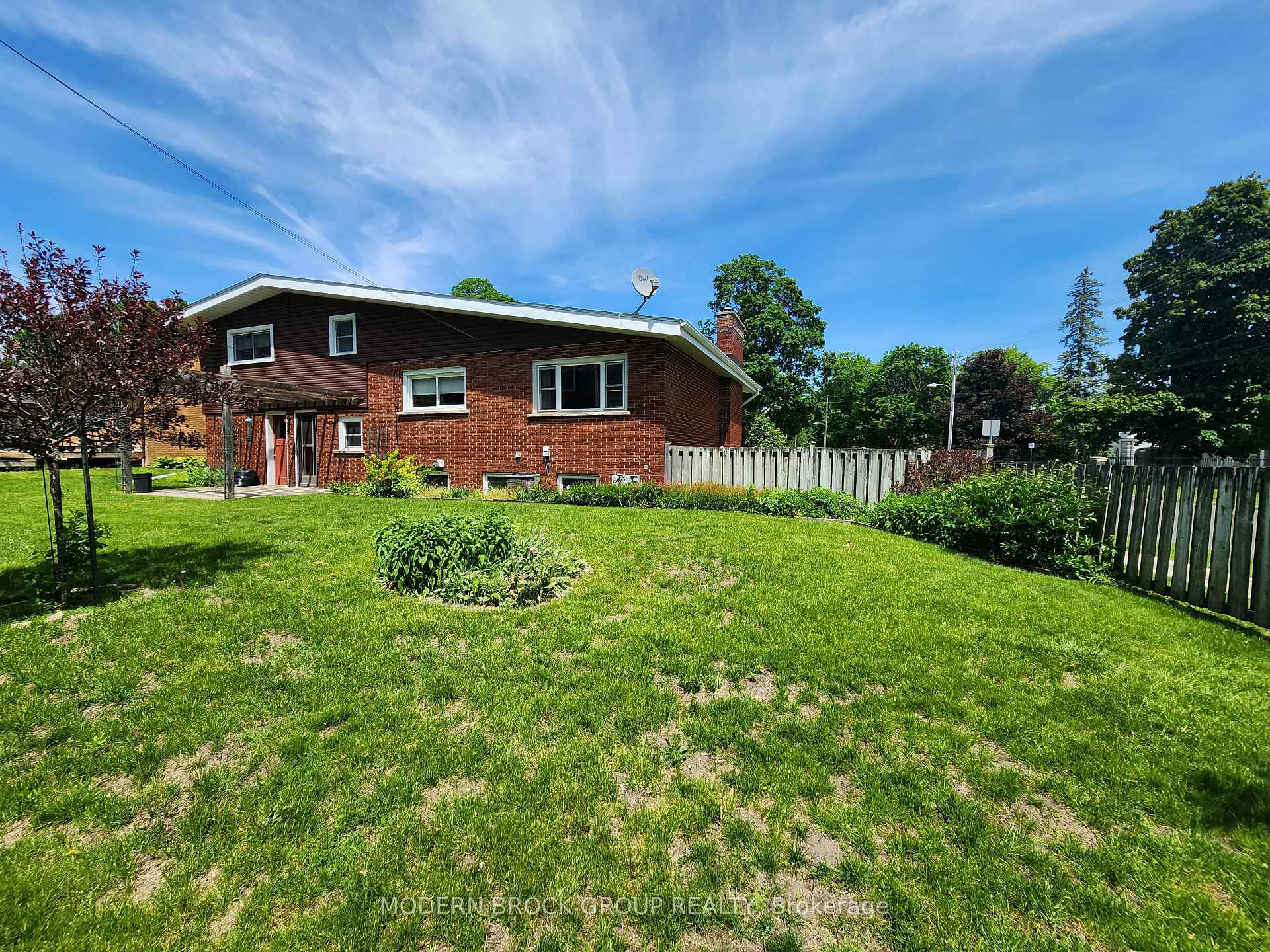 2 Woodlawn Place, Brockville — photo 5 of 5