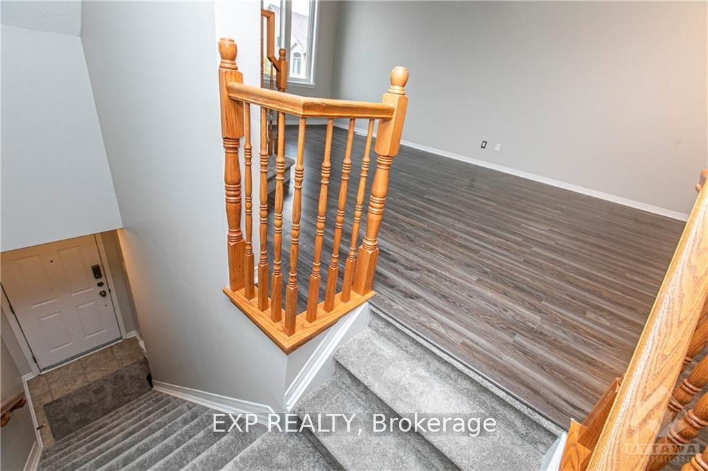1512 Walkley Road, Hunt Club - South Keys and Area — photo 3 of 5