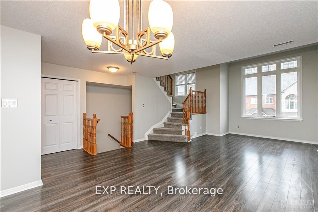 1512 Walkley Road, Hunt Club - South Keys and Area — photo 5 of 5