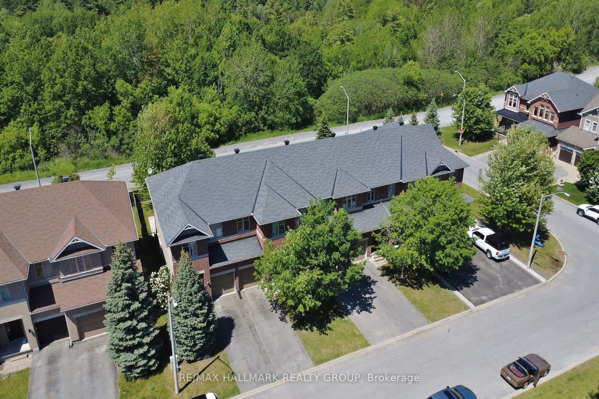450 Sultan Street, Orleans - Cumberland and Area — photo 3 of 5