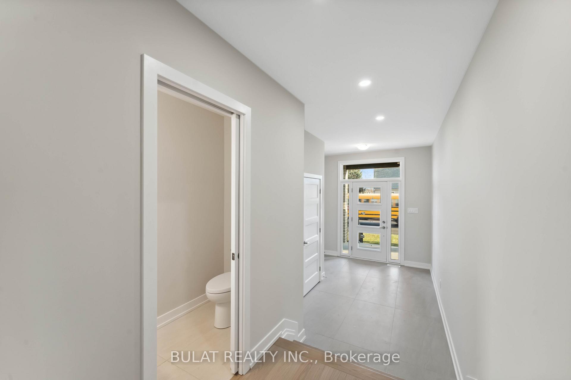 1357 Kitchener Avenue, Hunt Club - South Keys and Area — photo 2 of 5