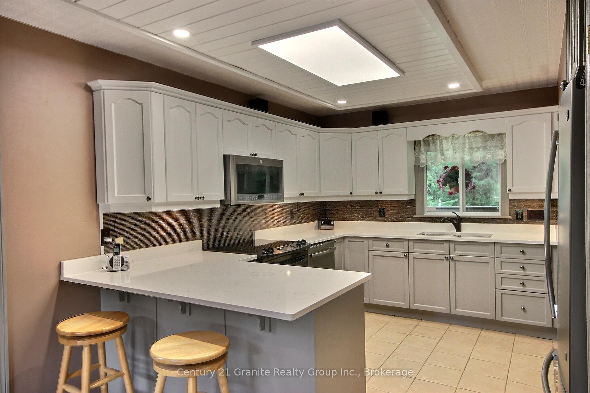 1082 Green Lake Road, Algonquin Highlands — photo 4 of 5