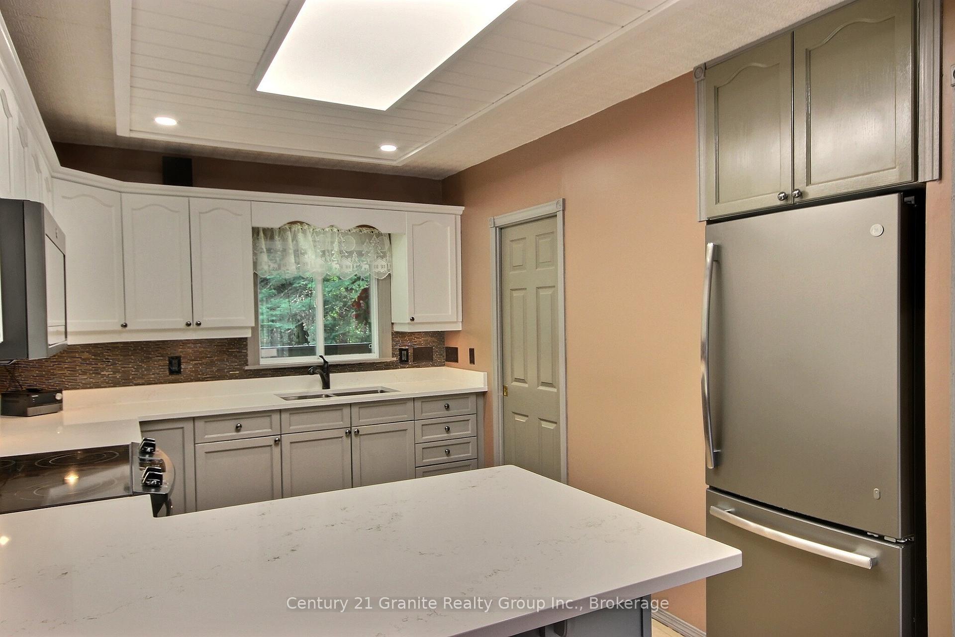 1082 Green Lake Road, Algonquin Highlands — photo 5 of 5