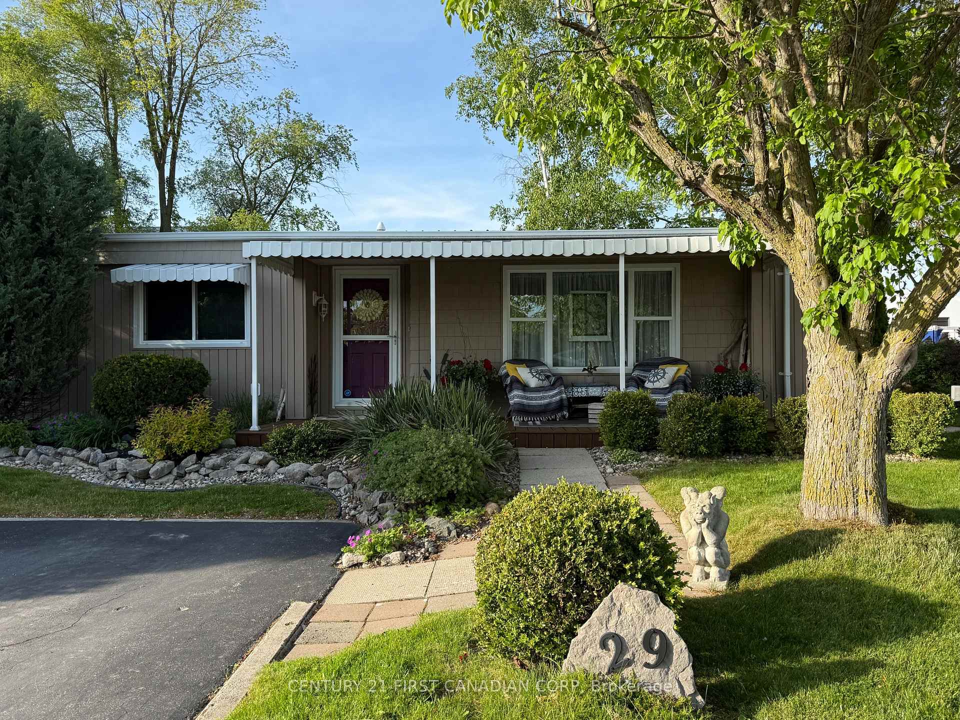 29 Maple Grove Court, South Huron — photo 2 of 5