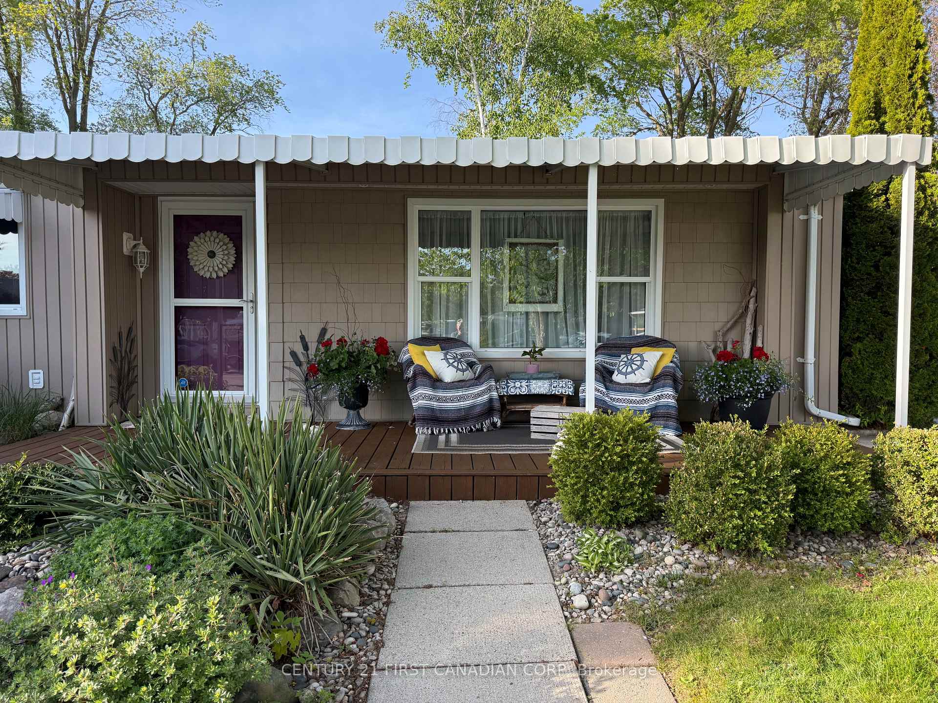 29 Maple Grove Court, South Huron — photo 3 of 5