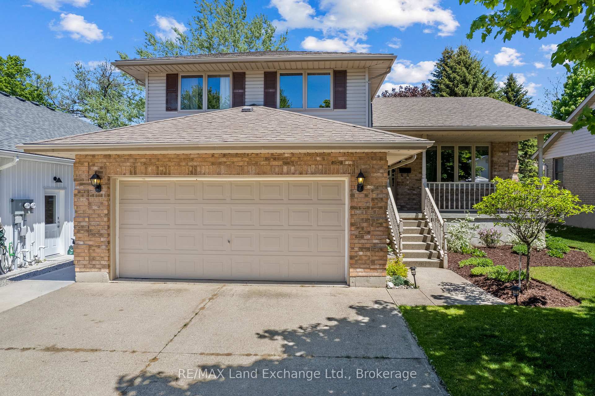 815 Market Street, Saugeen Shores — photo 2 of 5