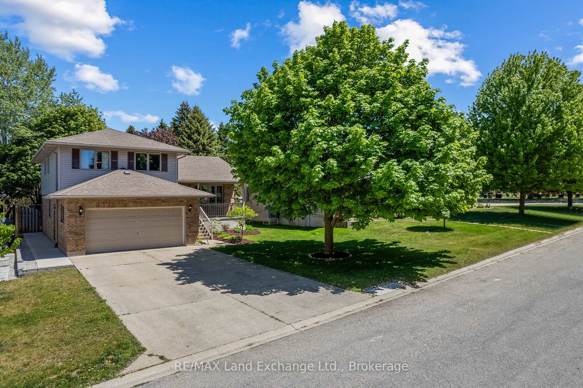815 Market Street, Saugeen Shores — photo 3 of 5